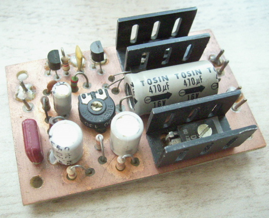 Foto des Komplementär-Verstärkers als Baugruppe (Platinenaufbau)