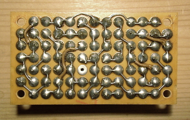 Foto von der Verdrahtungsseite des fertig aufgebauten Ratio-Detektors