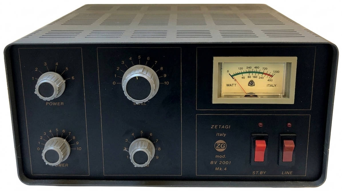 Abbildung des röhrenbestückten Sender-Leistungsverstärkers BV-2001 von Zetagi