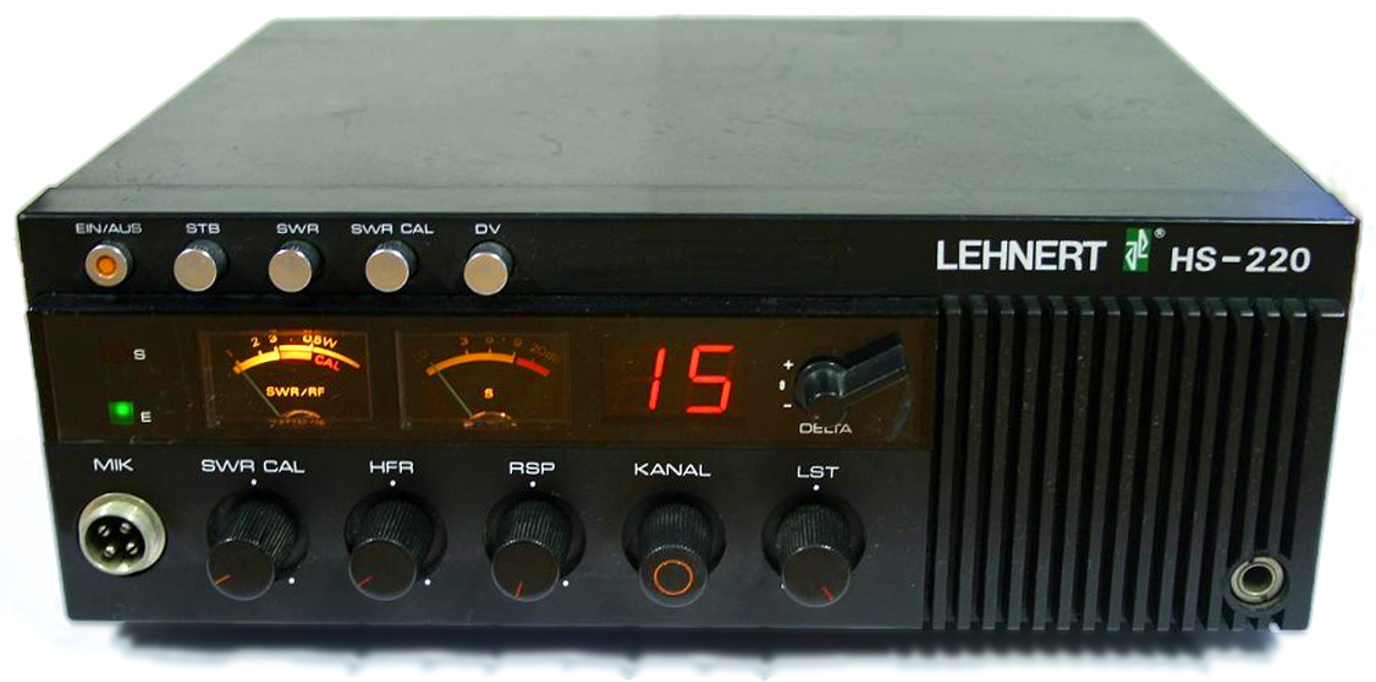 Frontansicht der CB-Feststation Lehnert HS-220 für Kanal 4 bis 15, die Digitalanzeige zeigt 15